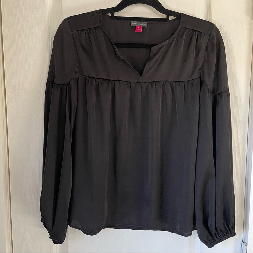 Vince Camuto Woman’s Black V- Neck 3/4 Sleeves Blouse Excellent Condition Size S